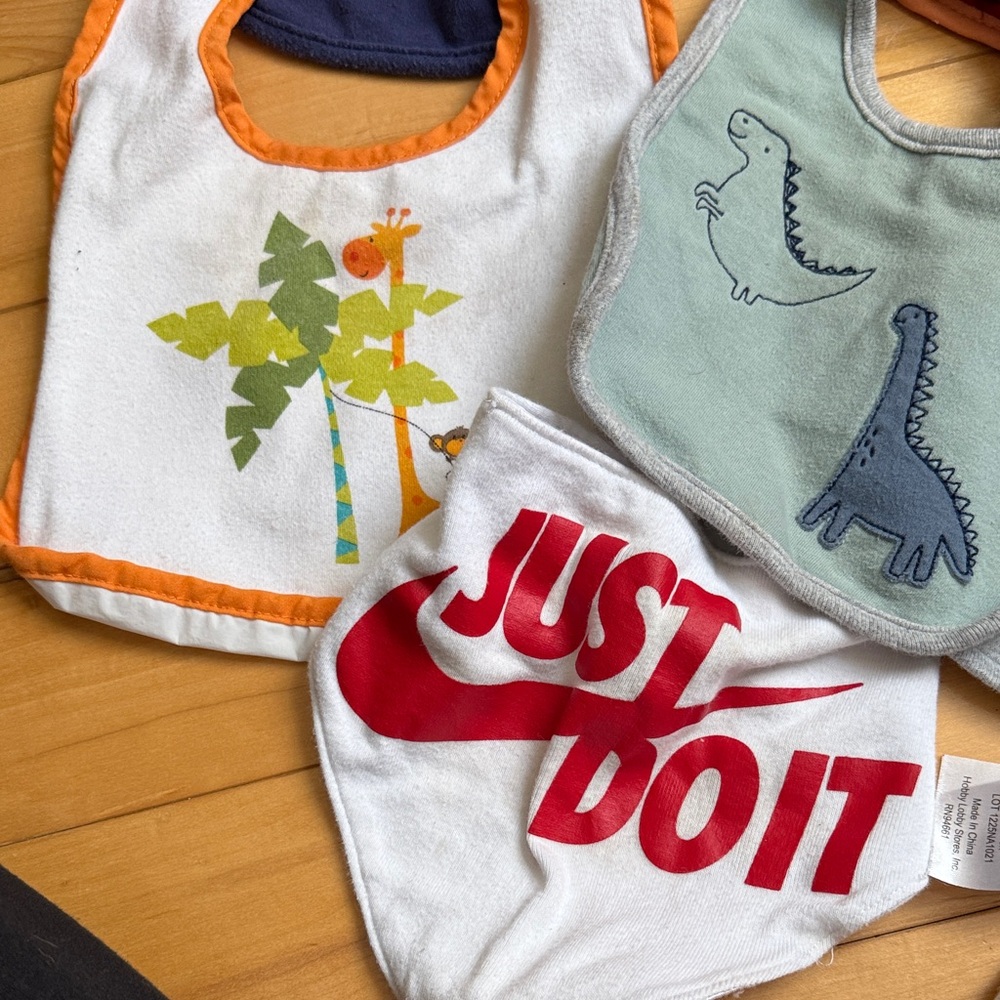 Assorted Baby Bibs Set - Picture 5 of 6